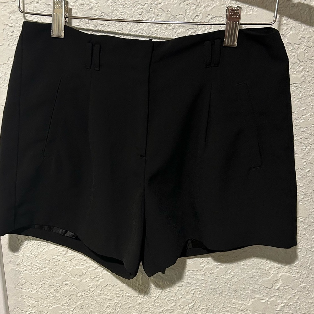 Forever 21 Black Lined Shorts Women’s Size Small